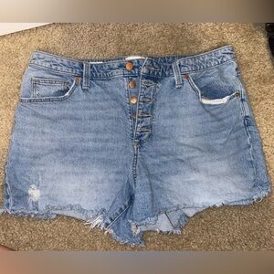 Blue wash denim shorts
